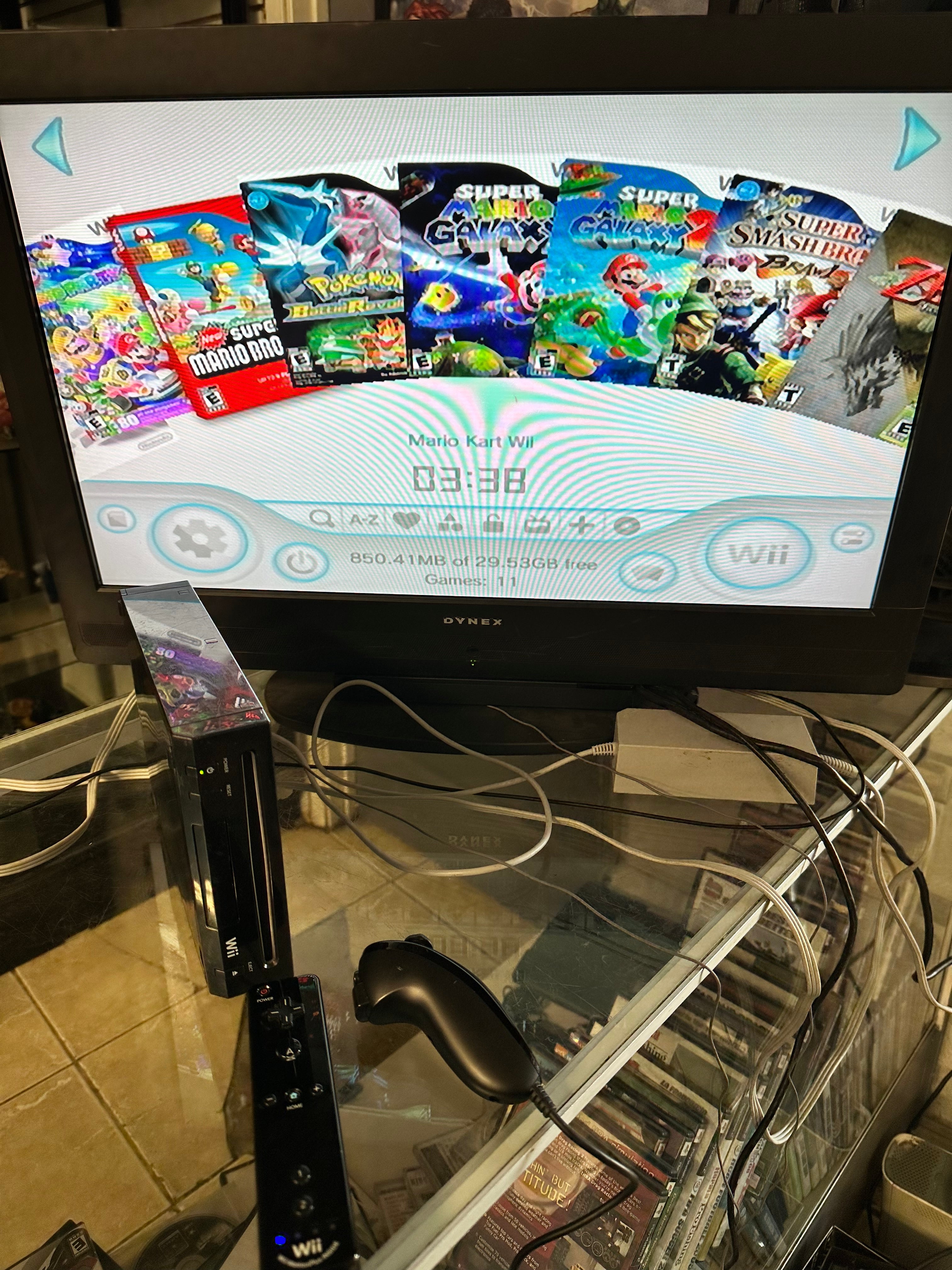 Jailbroken Black Wii with 20 games from Wii & GameCube